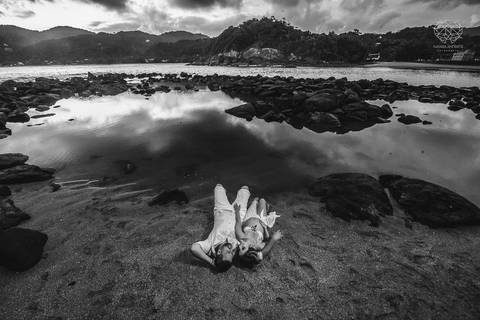 ensaio gestante  feito na praia do guaruja em familia com fotografa premiada vencedora do oscar nayara andrade '