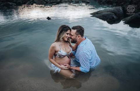 ensaio gestante  feito na praia do guaruja em familia com fotografa premiada vencedora do oscar nayara andrade '