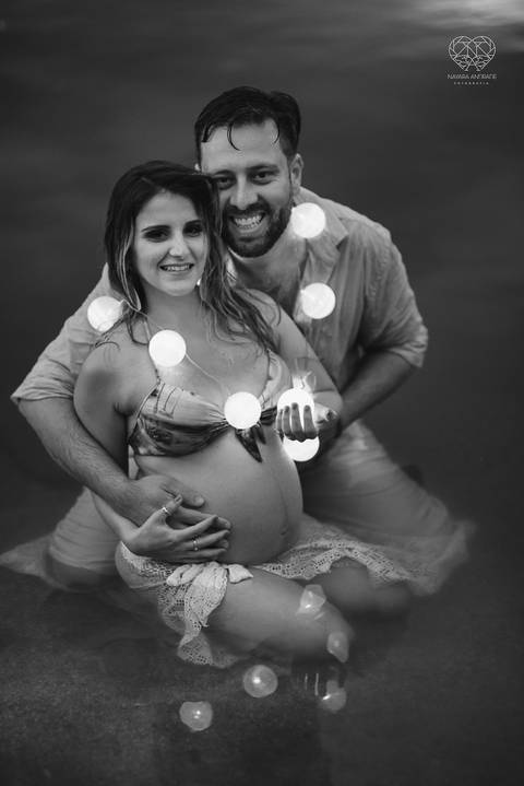 ensaio gestante  feito na praia do guaruja em familia com fotografa premiada vencedora do oscar nayara andrade '