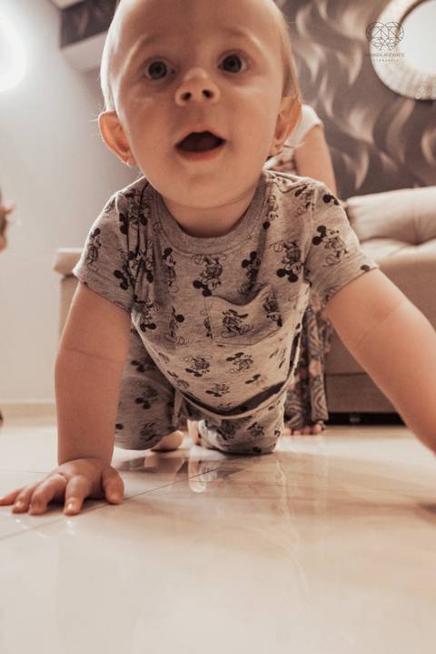 Festa em casa na sala de casa em periodo de pandemia decoraçao  de festa em casa familia reunida para aniversario infantil  fotos feitas pela fotografa premiada nayara andrade fotografia de santos'