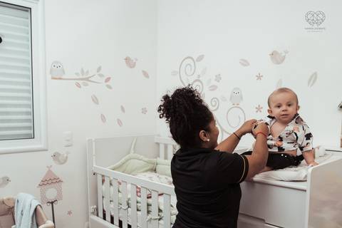 Festa em casa na sala de casa em periodo de pandemia decoraçao  de festa em casa familia reunida para aniversario infantil  fotos feitas pela fotografa premiada nayara andrade fotografia de santos'