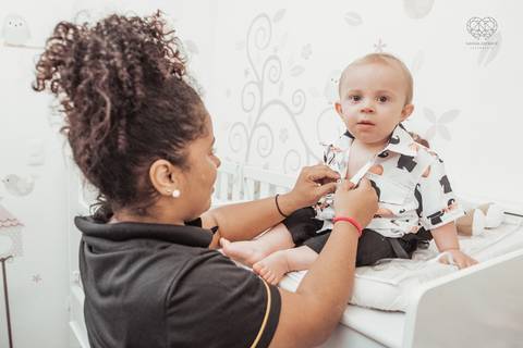 Festa em casa na sala de casa em periodo de pandemia decoraçao  de festa em casa familia reunida para aniversario infantil  fotos feitas pela fotografa premiada nayara andrade fotografia de santos'