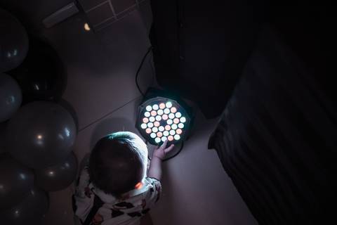 Festa em casa na sala de casa em periodo de pandemia decoraçao  de festa em casa familia reunida para aniversario infantil  fotos feitas pela fotografa premiada nayara andrade fotografia de santos'