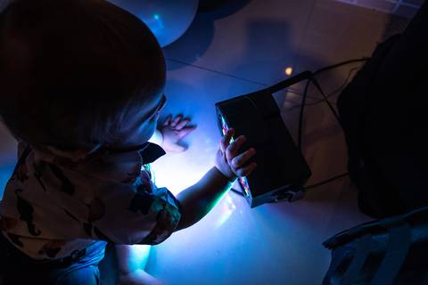 Festa em casa na sala de casa em periodo de pandemia decoraçao  de festa em casa familia reunida para aniversario infantil  fotos feitas pela fotografa premiada nayara andrade fotografia de santos'