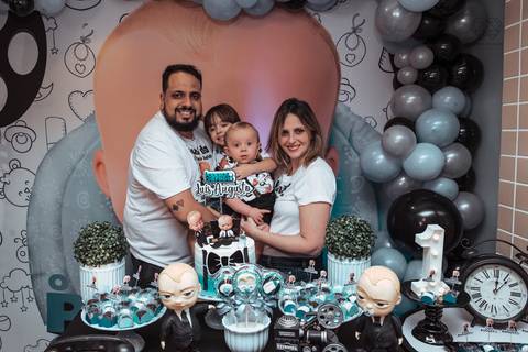 Festa em casa na sala de casa em periodo de pandemia decoraçao  de festa em casa familia reunida para aniversario infantil  fotos feitas pela fotografa premiada nayara andrade fotografia de santos'