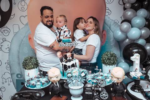 Festa em casa na sala de casa em periodo de pandemia decoraçao  de festa em casa familia reunida para aniversario infantil  fotos feitas pela fotografa premiada nayara andrade fotografia de santos'