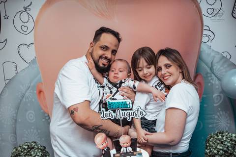 Festa em casa na sala de casa em periodo de pandemia decoraçao  de festa em casa familia reunida para aniversario infantil  fotos feitas pela fotografa premiada nayara andrade fotografia de santos'