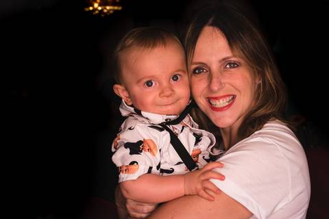 Festa em casa na sala de casa em periodo de pandemia decoraçao  de festa em casa familia reunida para aniversario infantil  fotos feitas pela fotografa premiada nayara andrade fotografia de santos'