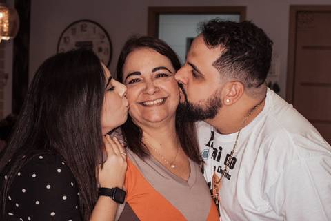 Festa em casa na sala de casa em periodo de pandemia decoraçao  de festa em casa familia reunida para aniversario infantil  fotos feitas pela fotografa premiada nayara andrade fotografia de santos'