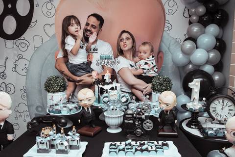 Festa em casa na sala de casa em periodo de pandemia decoraçao  de festa em casa familia reunida para aniversario infantil  fotos feitas pela fotografa premiada nayara andrade fotografia de santos'