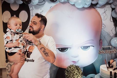 Festa em casa na sala de casa em periodo de pandemia decoraçao  de festa em casa familia reunida para aniversario infantil  fotos feitas pela fotografa premiada nayara andrade fotografia de santos'