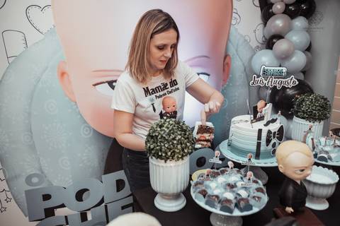 Festa em casa na sala de casa em periodo de pandemia decoraçao  de festa em casa familia reunida para aniversario infantil  fotos feitas pela fotografa premiada nayara andrade fotografia de santos'