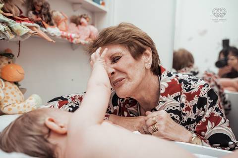 Festa em casa na sala de casa em periodo de pandemia decoraçao  de festa em casa familia reunida para aniversario infantil  fotos feitas pela fotografa premiada nayara andrade fotografia de santos'