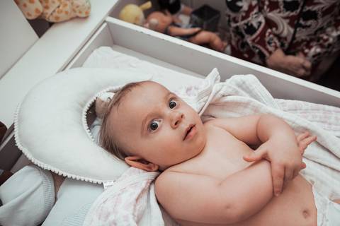 Festa em casa na sala de casa em periodo de pandemia decoraçao  de festa em casa familia reunida para aniversario infantil  fotos feitas pela fotografa premiada nayara andrade fotografia de santos'