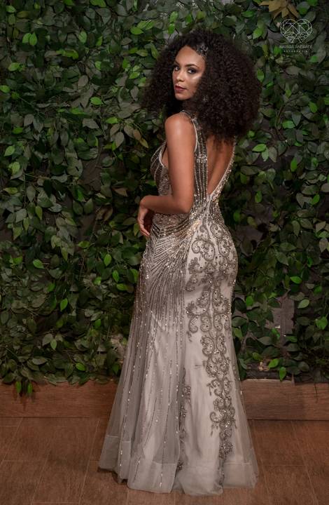 Fotos editoriais de moda para loja de trajes para festas sociais femininos fotos com modelos feitas pela fotografa premiada nayara andrade'