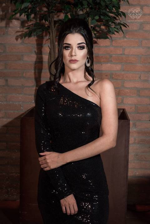 Fotos editoriais de moda para loja de trajes para festas sociais femininos fotos com modelos feitas pela fotografa premiada nayara andrade'