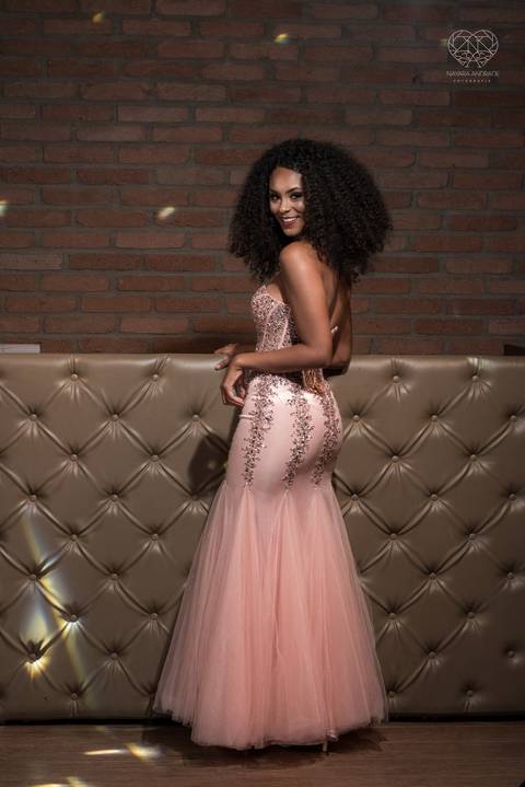 Fotos editoriais de moda para loja de trajes para festas sociais femininos fotos com modelos feitas pela fotografa premiada nayara andrade'