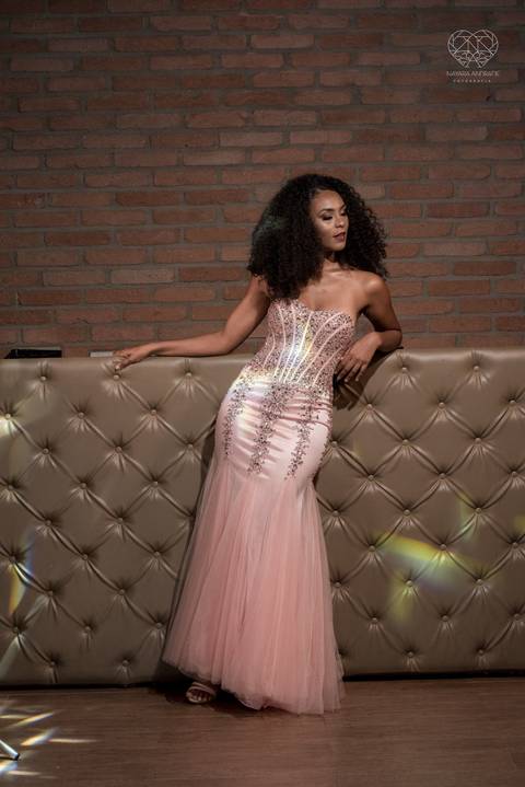 Fotos editoriais de moda para loja de trajes para festas sociais femininos fotos com modelos feitas pela fotografa premiada nayara andrade'