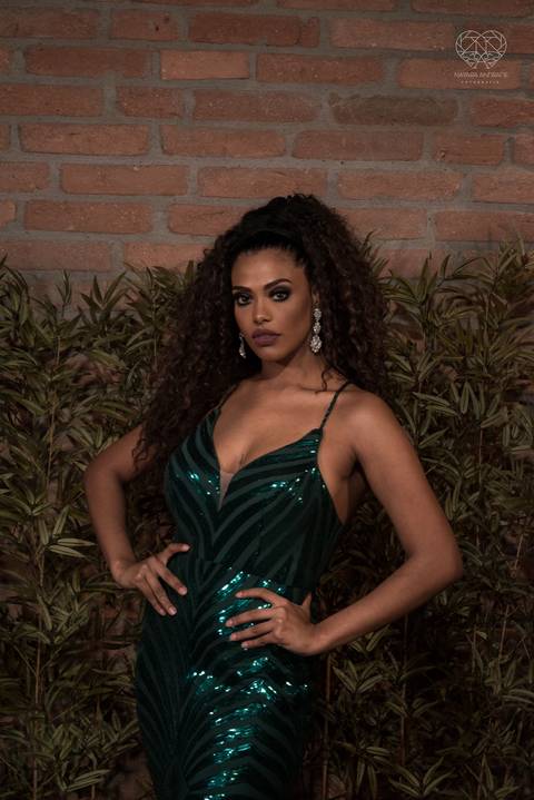 Fotos editoriais de moda para loja de trajes para festas sociais femininos fotos com modelos feitas pela fotografa premiada nayara andrade'