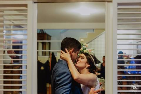 Casamento ao por-do-sol de Virgínia e Sena Jr na Praia do Olho D'água em São Luís'