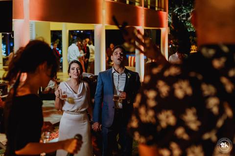 Casamento ao por-do-sol de Virgínia e Sena Jr na Praia do Olho D'água em São Luís'