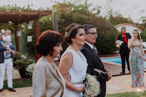Casamento ao por-do-sol de Virgínia e Sena Jr na Praia do Olho D'água em São Luís'