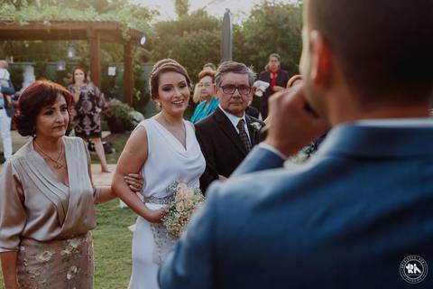 Casamento ao por-do-sol de Virgínia e Sena Jr na Praia do Olho D'água em São Luís'