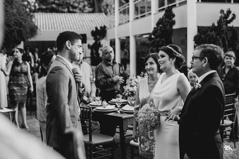 Casamento ao por-do-sol de Virgínia e Sena Jr na Praia do Olho D'água em São Luís'