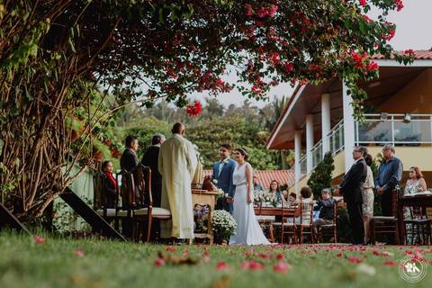 Casamento ao por-do-sol de Virgínia e Sena Jr na Praia do Olho D'água em São Luís'