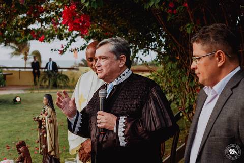Casamento ao por-do-sol de Virgínia e Sena Jr na Praia do Olho D'água em São Luís'