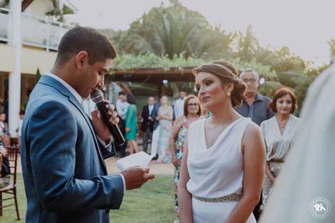 Casamento ao por-do-sol de Virgínia e Sena Jr na Praia do Olho D'água em São Luís'