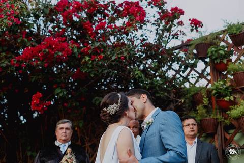 Casamento ao por-do-sol de Virgínia e Sena Jr na Praia do Olho D'água em São Luís'