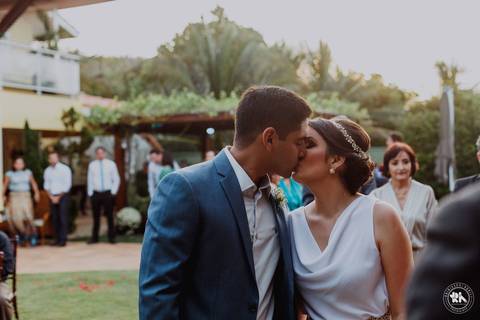 Casamento ao por-do-sol de Virgínia e Sena Jr na Praia do Olho D'água em São Luís'