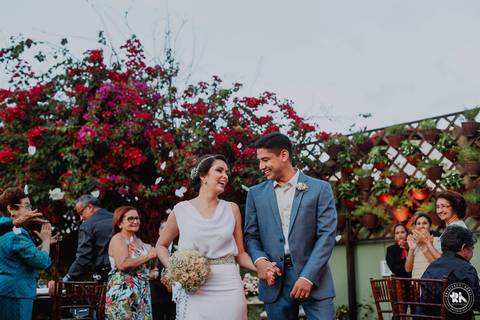 Casamento ao por-do-sol de Virgínia e Sena Jr na Praia do Olho D'água em São Luís'