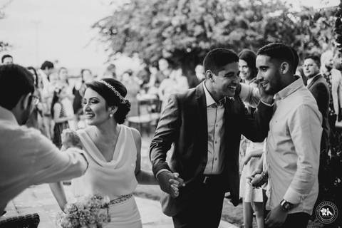 Casamento ao por-do-sol de Virgínia e Sena Jr na Praia do Olho D'água em São Luís'