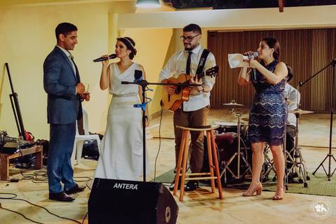 Casamento ao por-do-sol de Virgínia e Sena Jr na Praia do Olho D'água em São Luís'