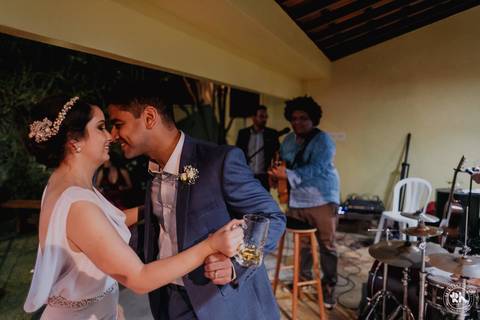 Casamento ao por-do-sol de Virgínia e Sena Jr na Praia do Olho D'água em São Luís'