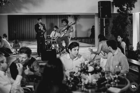 Casamento ao por-do-sol de Virgínia e Sena Jr na Praia do Olho D'água em São Luís'