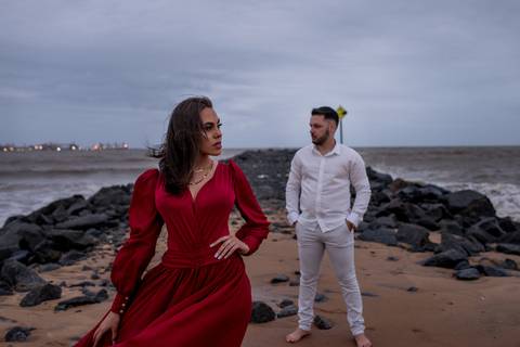 fotografia de ensaio pre casamento - praia - jardim camburi - vitoria - es'