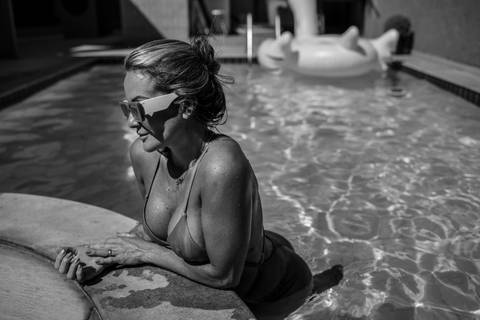 ensaio fotografico feminino na piscina, ensaio externo, vitoria - es, paulo mota fotografia'