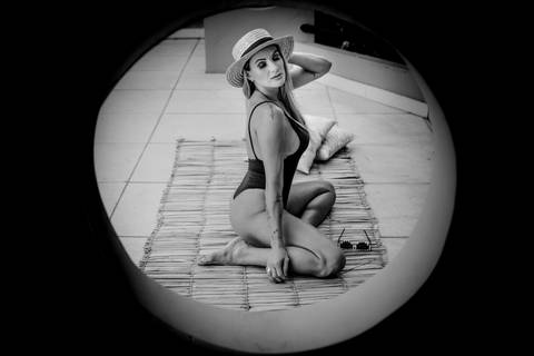 ensaio fotografico externo, ensaio na piscina, mulher de biquini, vitoria - es, fotografo no Espírito Santo'