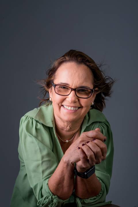 retrato de ensaio feminino adulto realizado em estudio na cidade de Vitória ES'