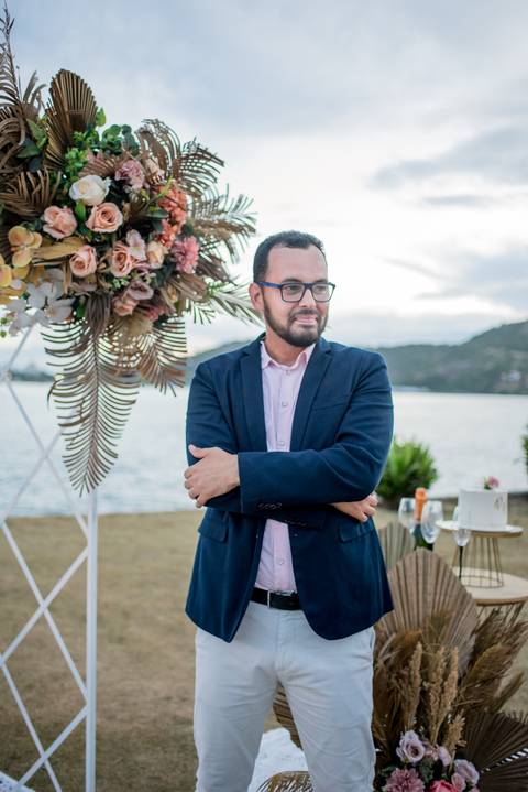 Reação do Noivo ao ver sua noiva vindo ao seu encontro. Renovação de Votos de Casamento realizado em Vitória-ES'