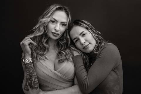 Ensaio fotográfico de Jaqueline Marques e Jhennyfer Souza realizado em Vila Velha - ES'