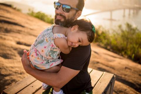 foto de Pai e filha em Morro do Moreno, Vila Velha - ES'