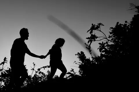 Silhueta Preto e Branco em ensaio de família no Morro do Moreno, Vila Velha - ES'