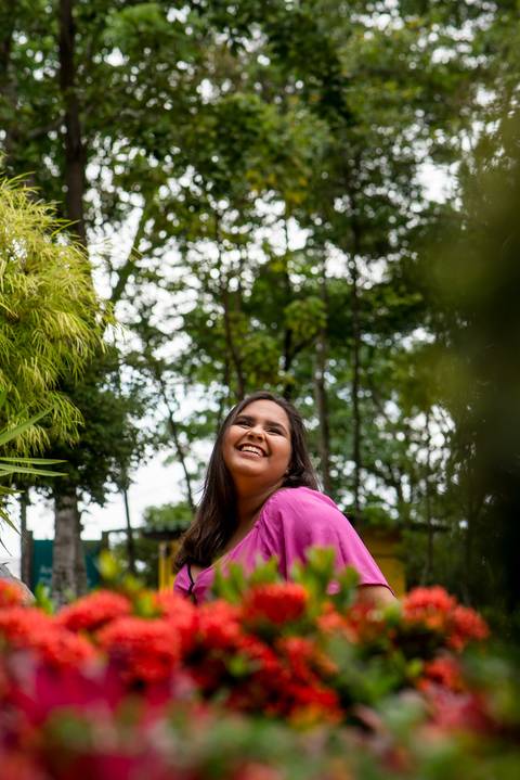 retrato de um ensaio feminino de 16 anos no jardim botanico da vale em vitória - es'