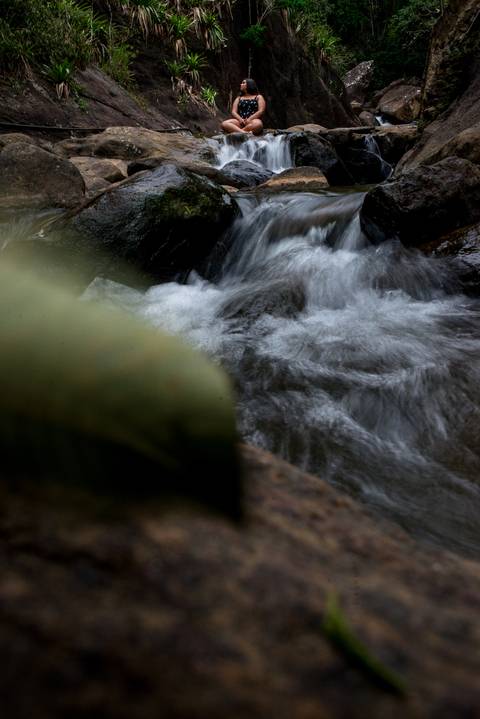 retrato na cachoeira do aloisio em viana es - ensaio feminino 16 anos'