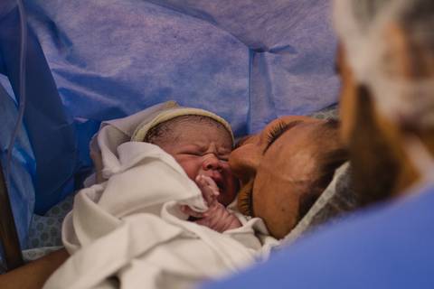 Fotografia Documental de Parto realizada no hospital metropolitano.'