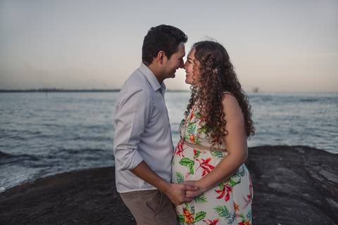 Beijos de Esquimó. Ensaio de Gestante realizado em Vila Velha na Pousada do Farol.'